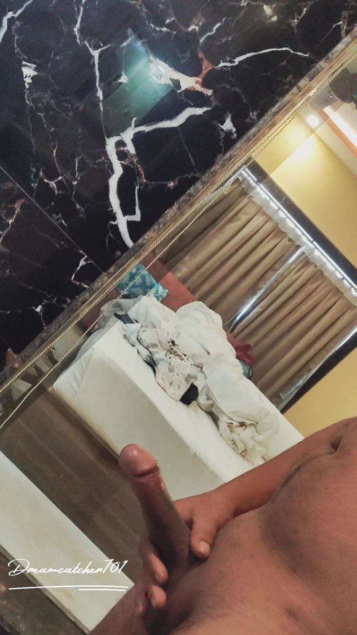 Dreamcatcher701: Ragazzo bengalese che gioca con se stesso