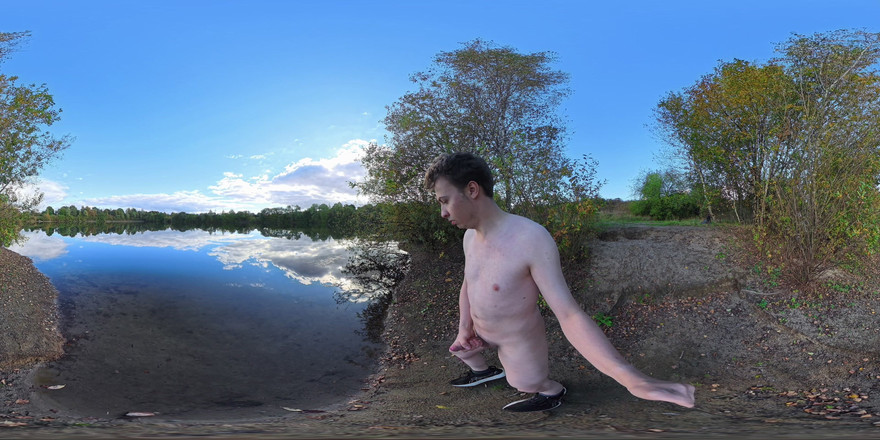 Outdoorboy5: एक झील पर पूरी तरह से नग्न किशोर