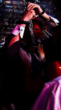 Děvky sestřičky Jamie Brooks a Denise K jsou dvakrát ošukané v BDSM žaláři