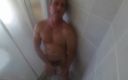 FitandHungDad: Gut bestückter südafrikanischer papi in einer dampfend duschszene