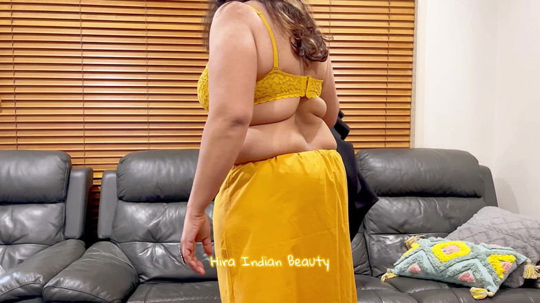 Hot 365 Entertainments: 美しいデジの妻の最もホットなサリーファッションのいじめ