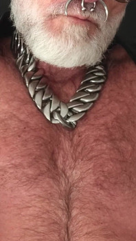 Titpig Fumant Sa Pipe Et Jouant Avec Ses Tétons Et Sa Teub