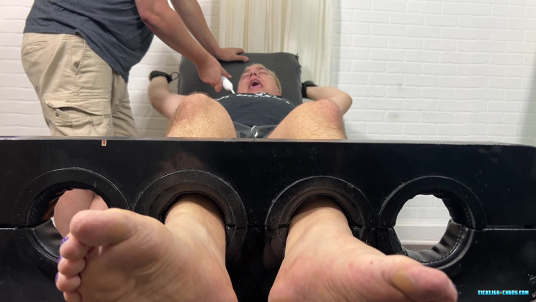 Ticklish Chubs: Achilles se pomstí Mattovi