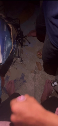 Quan Vietnam 18: 救いの手。友人が深夜にガレージで大量の荷物を撃つのを手伝ってください