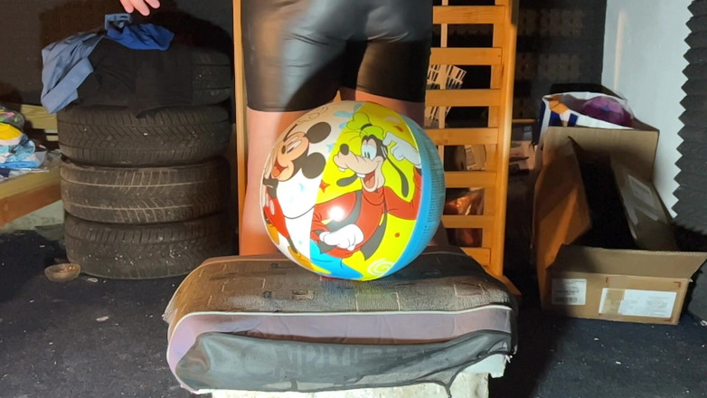 BeachBallsDuo: Nuestro video número 50! ¡13 bolas de playa diferentes se sientan fácilmente...