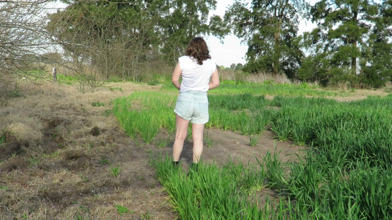 Milfcamsex: Patricia in the Field, Amateur and White Ass