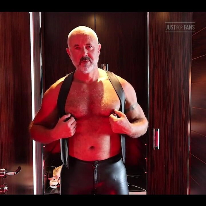 Mike Gross: Hanya Flexing dan. Sedikit Solo