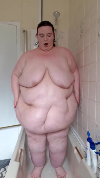 SSBBWLadyBrads: Колышет в душе от твоей подруги-жиробасина