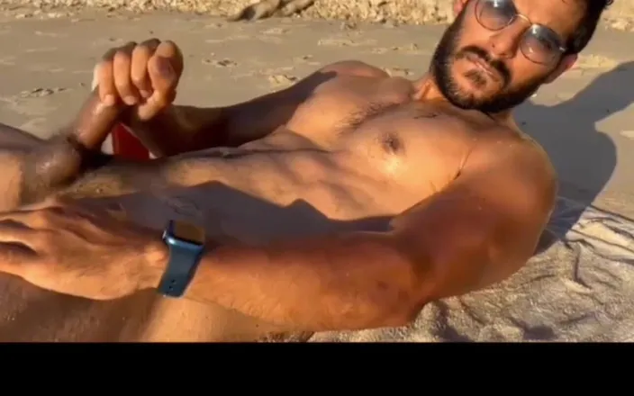 Grayalpha: Model on the Beach