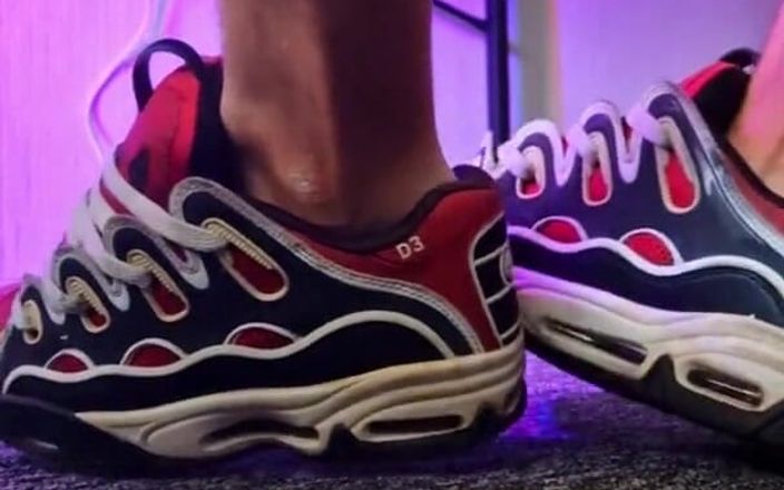 Sneakersmax98: Leker med sneakers Osiris och kommer inuti