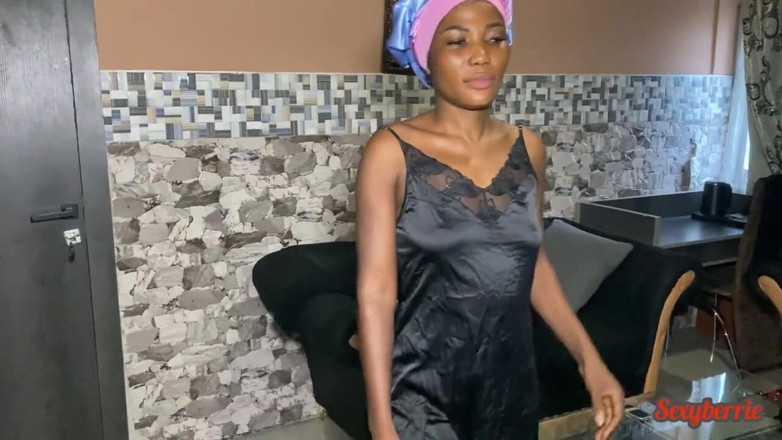 Sexy Berrie: Stiefschweder erwischt stiefbruder mit großem schwanz beim masturbieren und will...