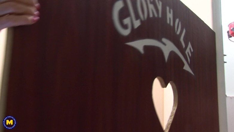 Mature NL: Babička miluje ptáka skrz kukátku