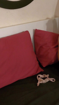 Мел збуджується під час зйомок, як Сіссі мастурбує, і також починає мастурбувати