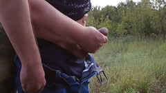 Zona901: Hjälper händer som fingrar min kuk till en spermasprut i...