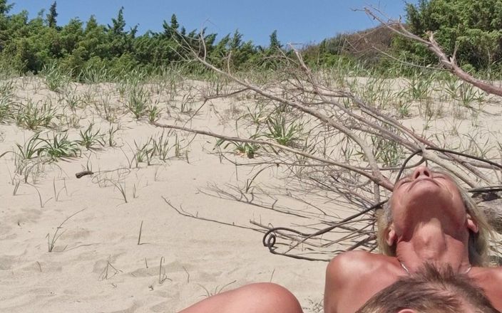 Gigi and David: Fkk-strand, stripchat-sexshow gigindave,-freundin, öffentliche begegnung, mobiles 4k 20250519 p1