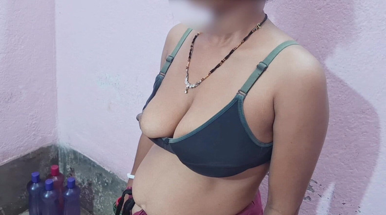 Sumaj: 印度性感的家庭主妇出轨丈夫啪