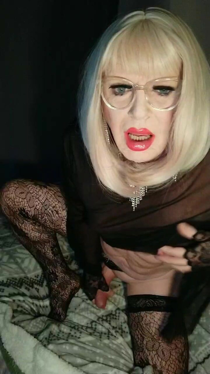 Emma Browne: La chica trans del pezón hinchado en juego