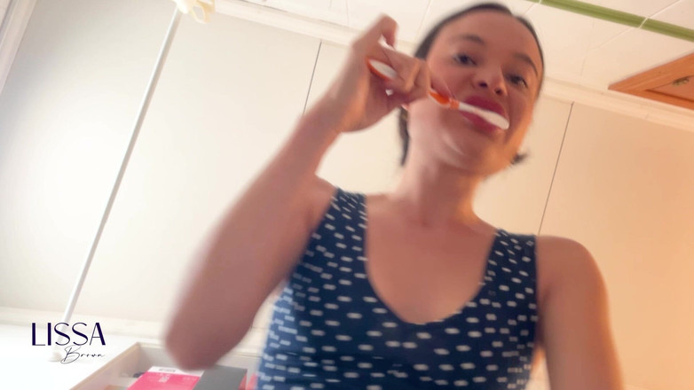 Lissa Brown: Sudut pandangan pertama awak adalah tandas manusia