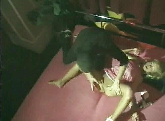 Happy Ending: 그녀의 남자와 침략자에게 손가락