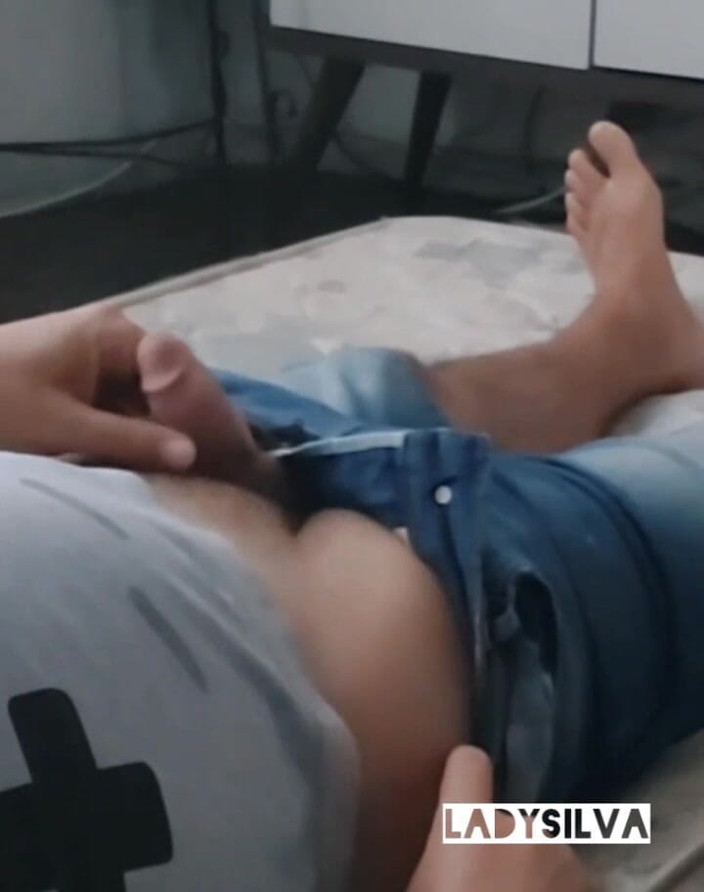 Ladysilvas: Ladysilva visar upp sin stora kuk i en handjob