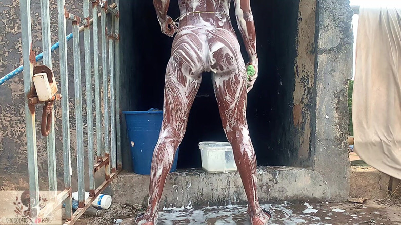 Naturelle Chocolat: Ateşli Köy Tarzı Banyo Yapıyor, Sulu Sıkı Göt Deliğimde Rüzgarın...