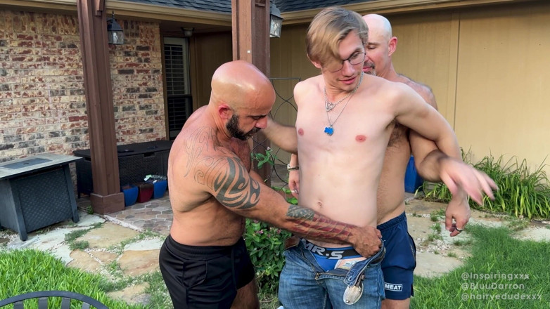 Kev Inspring: Outdoor Threeway W Jr Romero, Darron Bluu &amp; Kev Inspiring