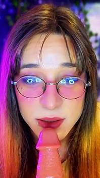 MILF Trans Girl Memberikan Blowjob Terbaik
