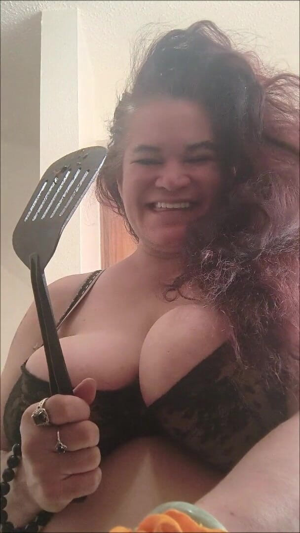 Haydee Rodriguez: Cuisine à gros nichons, épisode 1