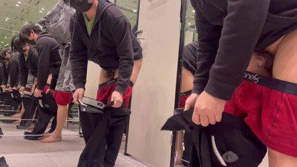 Great J: Asijský chlapec masturbuje v šatně obchodu