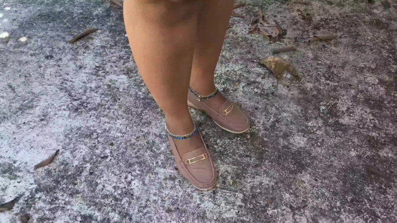 Anne Ipe: Chica india en faldas se desnuda completamente al aire libre