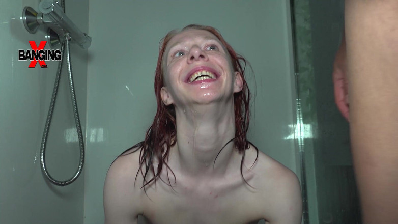 XBANGING: Fodendo nua: magrinha Caroline faz tudo