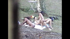 Amateurs videos: Kamarádi se svými přítelkyněmi mají společně sex na farmě