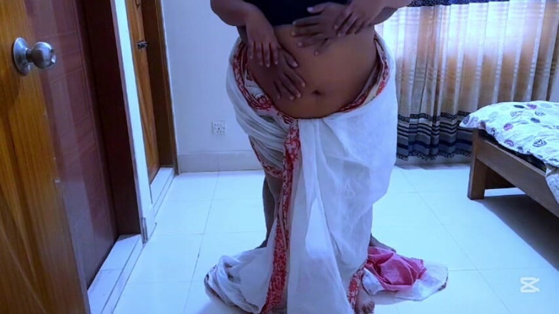 Aria Mia: Grandi tette indiana scopata da ragazzo del lavoro