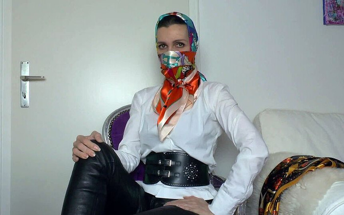 Lady Victoria Valente: 缎布面具和头巾