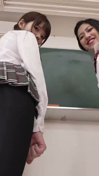 Zwarte panty schoonheid - haar dijen en slipje maken me hard en laten haar doorweekt - deel 1