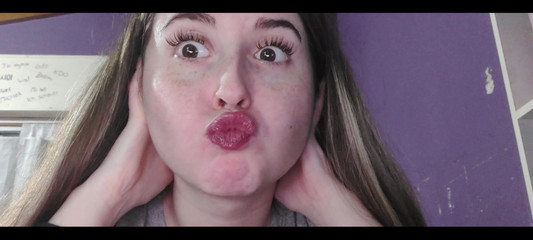 RavenHearth666VIP: Roze lippenstift voordat ze het huis verlaat