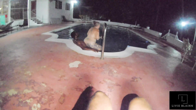 Livie Blainn: Спійманий на камеру - власник готелю зняв, як ми трахаємося