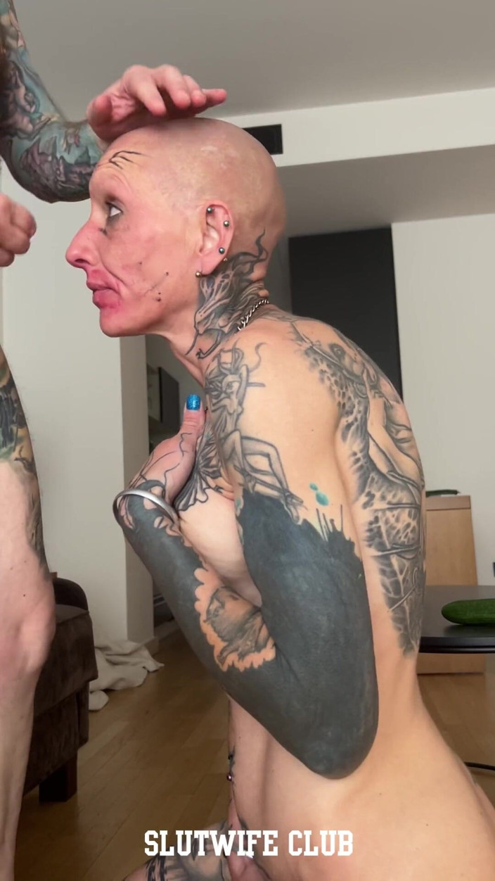 Slutwife Club: Futaiul lui Vilja mascat în gât mascat, călărire crudă în cur și final...