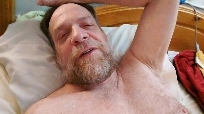 Hairyartist: Biarkan kontol besarku membuatmu muncrat