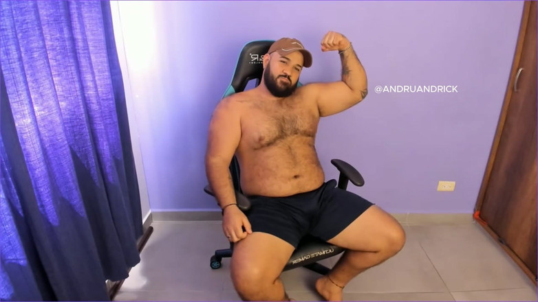 Andru y rick: スタジオで自慰をしているクマ