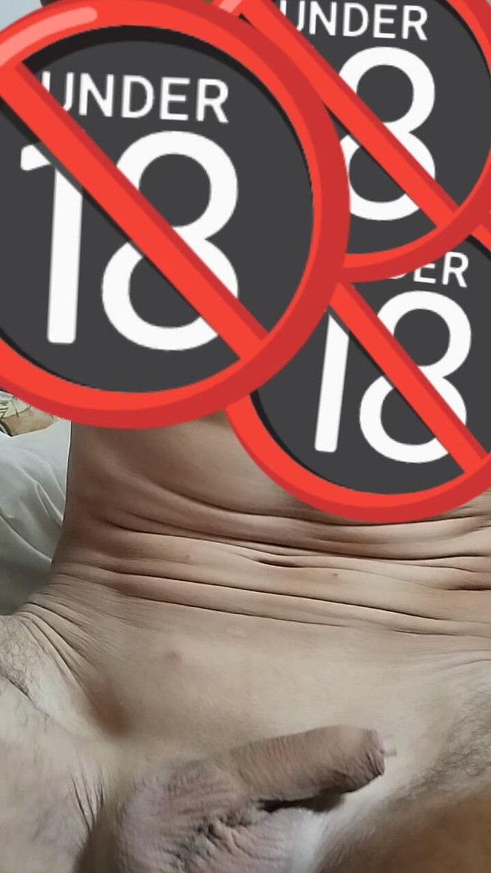 Insertion: ペニスの穴にクリスタルをはめ込む