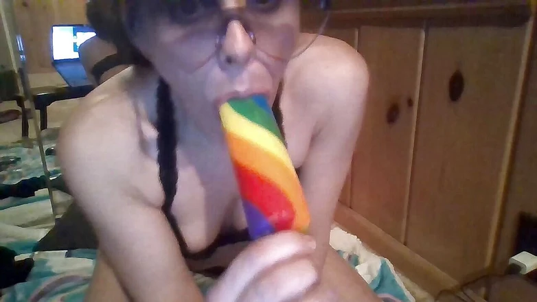 Rainbow Hottie: Pelangi hottie pengisap kontol lol