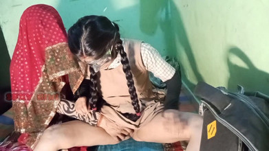 Sexy biwi: Adik ipar mengongkek pantat adiknya dengan suaminya