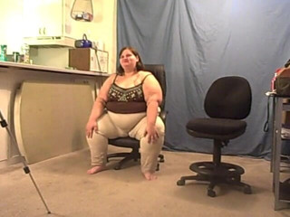 BBW nurse Vicki adventures with friends: Ssbbw(atynt vishaalkaay sundar aurat) Angie aapke lie chaba rahi hai...