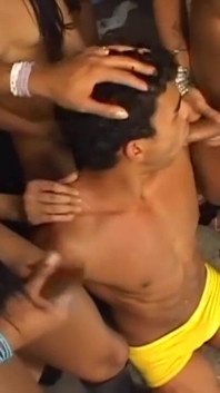 Transseksualny seks analny gang-bang w San Paulo Do Brazylii ...