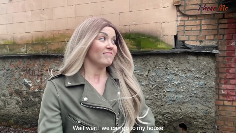 Pantyhose me porn videos: Băieții filmează futând o fată pe care a întâlnit-o pe Tinder