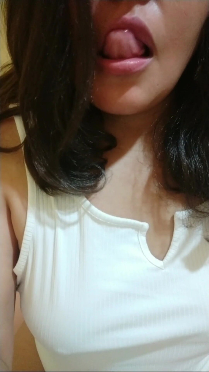 Carla Villalobos: Extrêmement excitée avec sa chatte dégoulinante de lait
