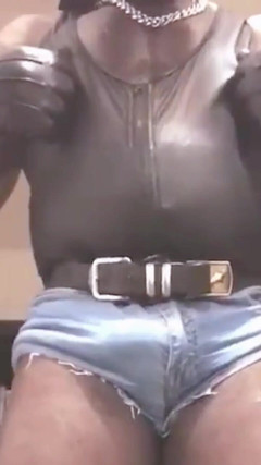 Black mature kinky muscle: Esibizione Sexy Culturista Nero in Attrezzatura E Grande Cazzo Rigido...