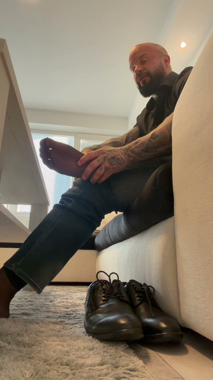 Jasons feet: My Itchy Athlete’s Foot at the Office Desk: My Coworker...
