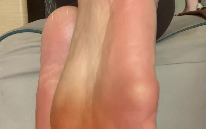 Feet: Arată picioarele